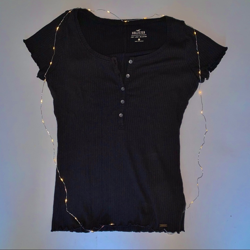 | Hollister | black top
